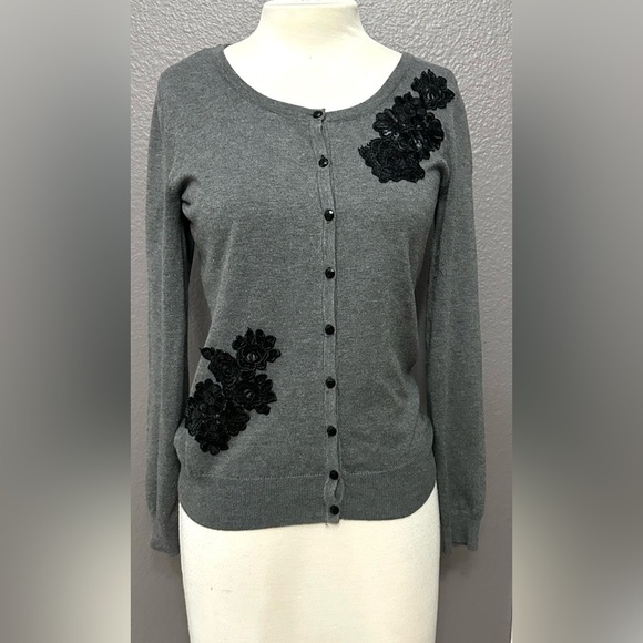 Debbie Morgan Grey Black Embellished Cardigan Long Sleeve Sweater Size Small - Picture 1 of 12